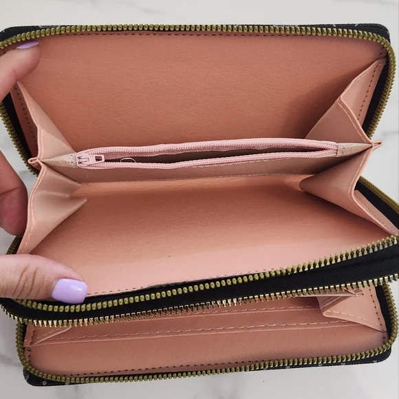 Stylish Black & White Heart Print Pattern Double Zip Wristlet Wallet - Picture 9 of 12